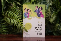 Cuốn sách chỉ ra 48 tật xấu của người Việt trong xã hội hiện đại. (Ảnh: PV/Vietnam+)