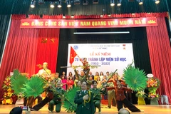 Tiết mục văn nghệ chào mừng Lễ kỷ niệm. (Ảnh: PV/Vietnam+)