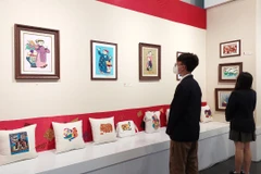 Khai mạc triển lãm 'Những mảnh vụn': Làm mới tranh dân gian từ lụa