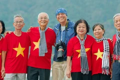 Nhiếp ảnh gia Nguyễn Á dõi ống kính theo những vấn đề thời hậu chiến