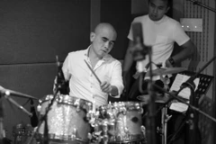 Đức Trí mở 'tàng thư,' kể chuyện đời cho khán giả trong đêm nhạc riêng