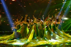 Các tiết mục nghệ thuật được êkíp thực hiện lựa chọn với màu sắc đa dạng, cách thể hiện hấp dẫn: trình diễn trên sân khấu; trình diễn âm thanh-ánh sáng; trình diễn tại hiện trường... (Ảnh: VTV)