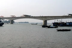 Cầu Cửa Việt. (Ảnh: TTXVN)