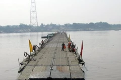 Cầu phao. (Ảnh: Internet)