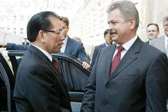 Tổng Bí thư Nông Đức Mạnh đã đến thăm Tập đoàn Dầu khí hải ngoại Zarubezneft. (Ảnh: Đinh Xuân Tuân/TTXVN)