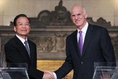 Thủ tướng Trung Quốc Ôn Gia Bảo và Thủ tướng Hy Lạp George Papandreou. (Ảnh: Xinhua)