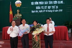 Ông Nguyễn Thanh Sơn (giữa). (Ảnh: kiengiang.gov.vn)