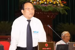 Bộ trưởng Bộ Văn hoá, Thể thao và Du lịch Hoàng Tuấn Anh trả lời chất vấn của đại biểu Quốc hội. (Ảnh: Nguyên Dân/TTXVN)