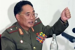 Cục trưởng Cục Chính sách của Ủy ban Quốc phòng Triều Tiên Pak Rim Su tại cuộc họp báo. (Ảnh: AP)