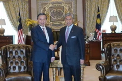 Bộ trưởng Tô Lâm và Phó Thủ tướng kiêm Bộ trưởng Nội vụ Malaysia Ahmad Zahid Hamidi. (Ảnh: Hoàng Nhương/Vietnam+)