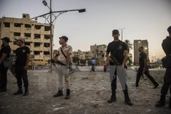 Cảnh sát Ai Cập phong tỏa hiện trường một vụ đánh bom. (Ảnh: AFP/TTXVN)