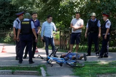 Một đối tượng bị bắt giữ trong vụ tấn công ở Almaty. (Nguồn: Reuters)