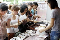 Thưởng thức ẩm thực Hàn Quốc. (Nguồn: TTXVN)