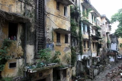 Khu nhà A2 tập thể Nguyễn Công Trứ, quận Hai Bà Trưng. (Ảnh: Tuấn Anh/TTXVN)