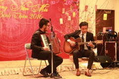 Tiết mục văn nghệ tại buổi lễ. (Ảnh: Nguyễn Tuyến-Gia Quân/Vietnam+)