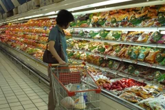 Mua hàng tại một siêu thị ở Trung Quốc. (Nguồn: marketingtochina.com)