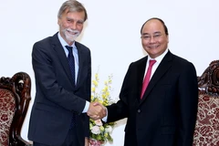 Thủ tướng Nguyễn Xuân Phúc tiếp Bộ trưởng Bộ Hạ tầng và Giao thông vận tải Italy Graziano Delrio đang có chuyến thăm và làm việc tại Việt Nam. (Ảnh: Thống Nhất/TTXVN)