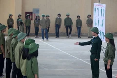 Giáo viên dự thi nội dung thi 'Thực hành giảng dạy' môn Giáo dục quốc phòng-an ninh. (Ảnh minh họa: Thanh Tùng/TTXVN)