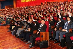 Các đại biểu biểu quyết thông qua Chương trình Đại hội. (Nguồn: TTXVN)