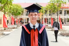 Chàng trai thủ khoa cả 3 khối thi chia sẻ bí quyết học giỏi toàn diện