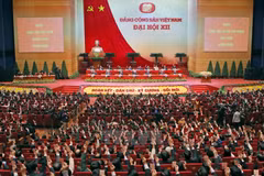 Các đại biểu biểu quyết thông qua Nghị quyết Đại hội XII Đảng Cộng sản Việt Nam. (Nguồn: TTXVN)
