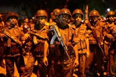 Lực lượng an ninh Bangladesh tham gia giải cứu con tin. (Nguồn: USA Today)