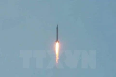 Một tên lửa đạn đạo được phóng thử trong cuộc tập trận của đơn vị pháo binh Hwasong thuộc Lực lượng chiến lược của Quân đội Nhân dân Triều Tiên. (Nguồn: Yonhap/TTXVN)