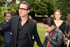 Brad Pitt và con trai nuôi Maddox. (Nguồn: Daily Mail) 