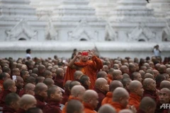  Các nhà sư Myanmar tại Mandalay. (Nguồn : AFP)