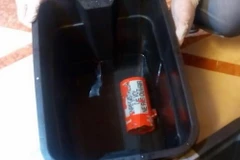 Một trong hai chiếc hộp đen của chiếc máy bay MS804 gặp nạn. (Nguồn: EPA/TTXVN)