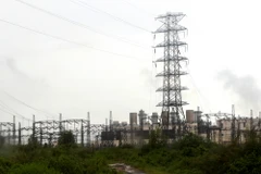 Các tổ máy chạy khí thuộc Trung tâm nhiệt điện Phú Mỹ vận hành bằng nhiên liệu dầu DO trong thời gian ngừng khí Nam Côn Sơn. (Ảnh: Ngọc Hà/TTXVN)