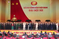 Ban Chấp hành Trung ương khóa XII ra mắt Đại hội. (Nguồn: TTXVN)