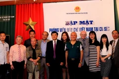 Các đại biểu tại buổi gặp mặt. (Ảnh: Đinh Hóa/Vietnam+) 