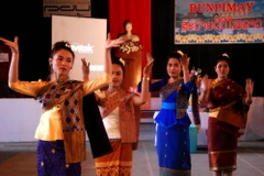 Múa Lăm vông truyền thống của Lào. (Ảnh minh họa: Phước Ngọc/TTXVN)