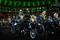 Đoàn vận động viên Brazil tham gia diễu hành tại lễ khai mạc Paralympic 2016. (Nguồn: AFP/TTXVN)
