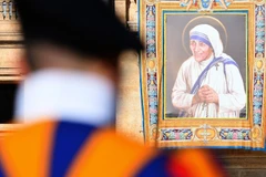 Một bức ảnh về Mẹ Theresa ở Vatican. (Nguồn: CNN)