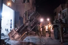 Lực lượng an ninh Israel di dời một máy chế tạo vũ khí ở khu vực Bờ Tây. (Nguồn: IDF)