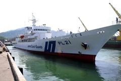 Tàu huấn luyện KOJIMA của Lực lượng bảo vệ bờ biển Nhật Bản cập cảng Tiên Sa. (Ảnh: Trần Lê Lâm/TTXVN)