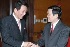 Thường trực Ban Bí thư Trương Tấn Sang tiếp Đại sứ đặc biệt Nhật-Việt. (Ảnh: Thống Nhất/TTXVN)