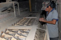 Chế biến gạo xuất khẩu. (Ảnh: Hoàng Hải/TTXVN)