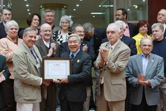 Đoàn đại biểu VVMF thăm Hội Cựu chiến binh Việt Nam, ngày 12/1. (Ảnh: Doãn Tấn/TTXVN)