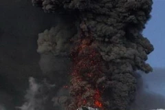 Tro bụi từ núi lửa Eyjafjallajokull ở Iceland ngày 16/5. (Ảnh: Reuters)
