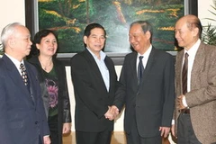 Chủ tịch nước Nguyễn Minh Triết nói chuyện với các hội viên. (Ảnh: Nguyễn Khang/TTXVN)