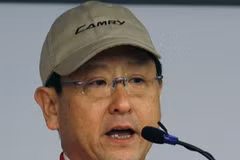Chủ tịch Toyota Akio Toyoda trong cuộc gặp nhân viên ngày 25/2. (Ảnh: Reuters)
