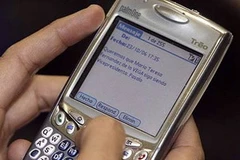Tin nhắn văn bản (SMS) có thể đóng góp khoảng 10% thu nhập của các nhà cung cấp mạng. (Ảnh: Internet)