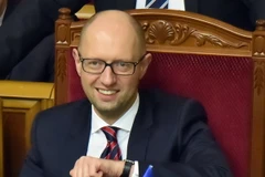 Thủ tướng Ukraine Arseniy Yatsenyuk phát biểu trước Quốc hội tại thủ đô Kiev ngày 16/2. (Nguồn: AFP/TTXVN)