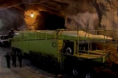 Bệ phóng tên lửa được đặt dưới một đường hầm tại một địa điểm bí mật ở Iran. (Nguồn: AFP/TTXVN)