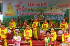 Màn trống hội khai mạc Lễ hội Xuân Ngọa Vân 2016. (Ảnh: Văn Đức/TTXVN)