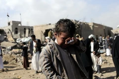 Cảnh đổ nát sau các cuộc không kích của liên quân tại thủ đô Sanaa của Yemen ngày 31/1. (Nguồn: THX/TTXVN)