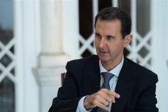 Tổng thống Syria Bashar al-Assad trả lời phỏng vấn báo giới tại Damascus. (Ảnh: AFP/TTXVN)